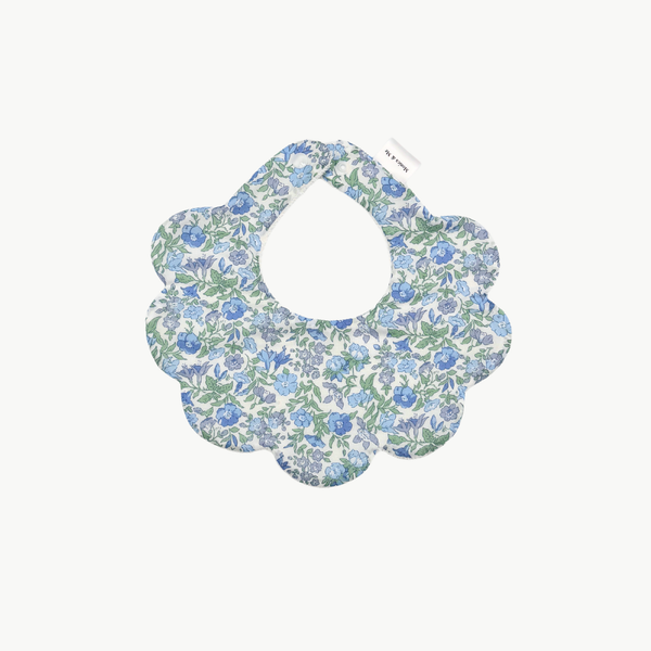 Fleur Scalloped Bib